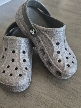 CROCS Kids Glitter Clogs in Silver-Black